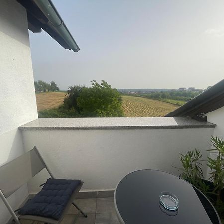 Vila Milka - Balkon - Besplatan Parking - Samostalna Prijava Karlovac Exteriér fotografie