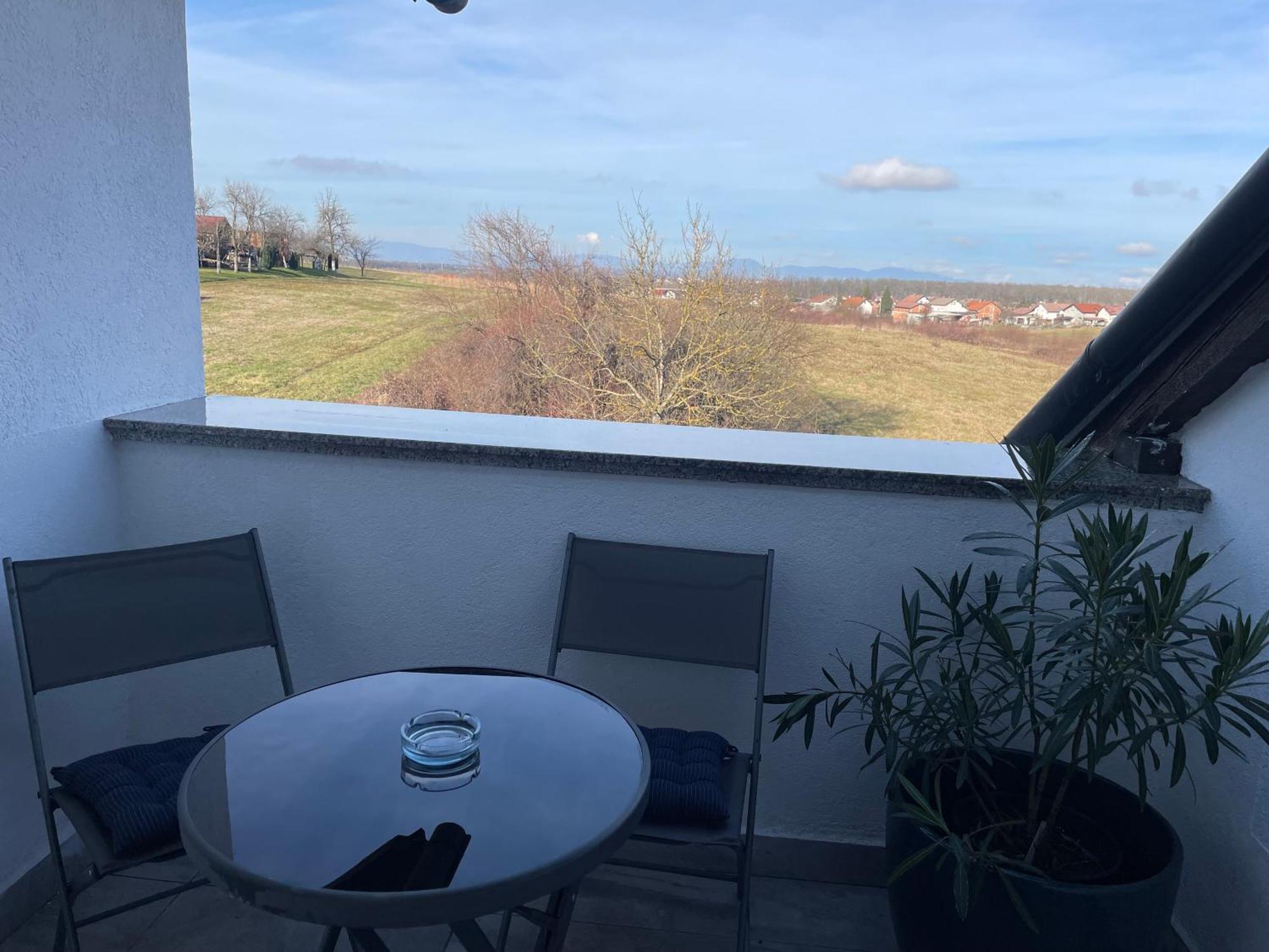 Vila Milka - Balkon - Besplatan Parking - Samostalna Prijava Karlovac Exteriér fotografie