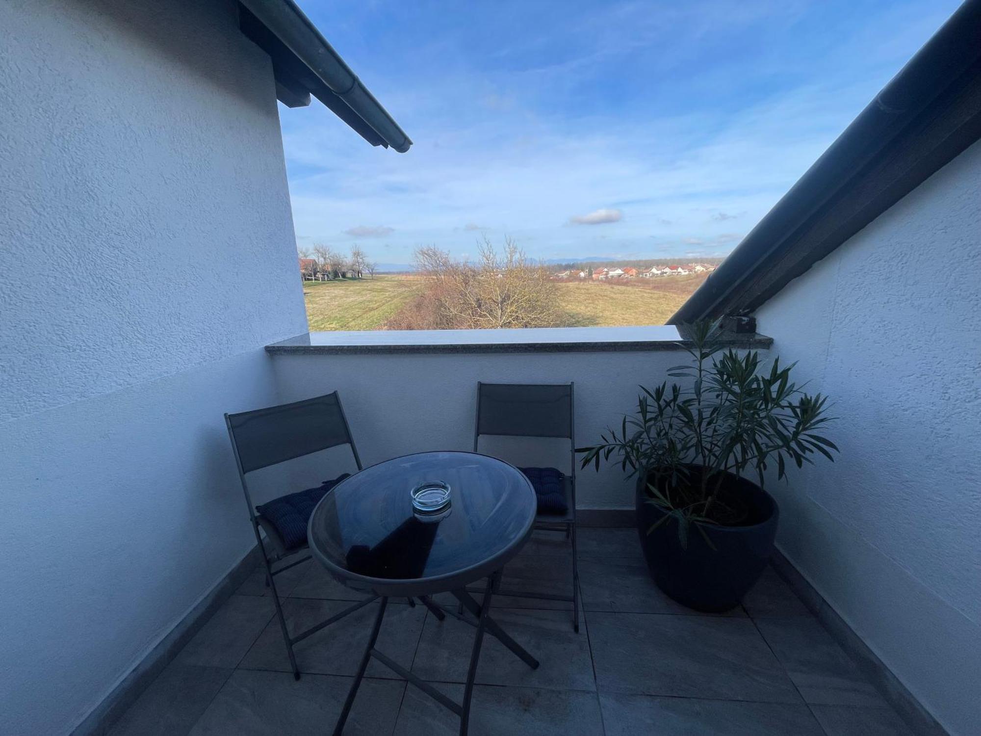 Vila Milka - Balkon - Besplatan Parking - Samostalna Prijava Karlovac Exteriér fotografie