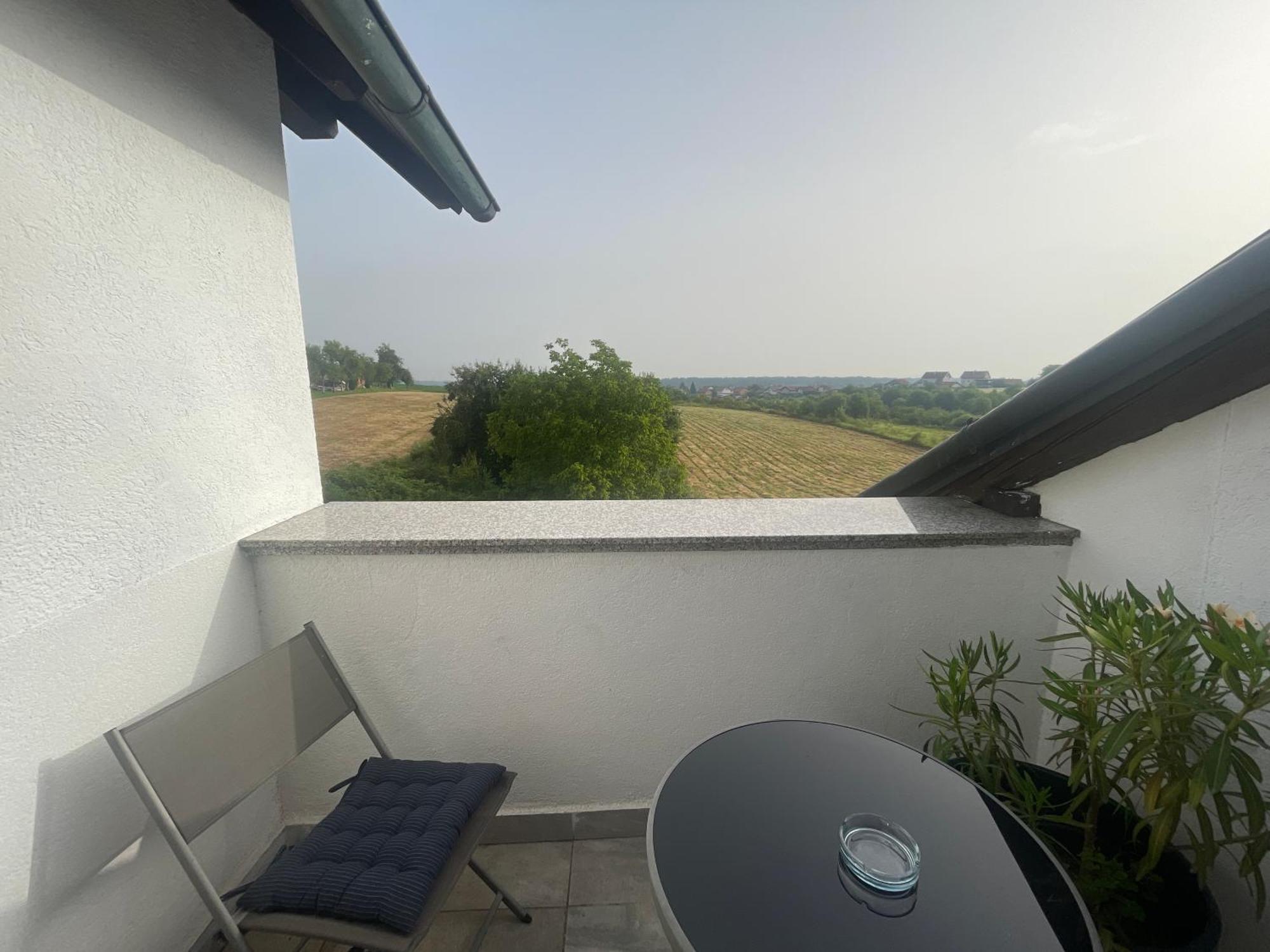 Vila Milka - Balkon - Besplatan Parking - Samostalna Prijava Karlovac Exteriér fotografie